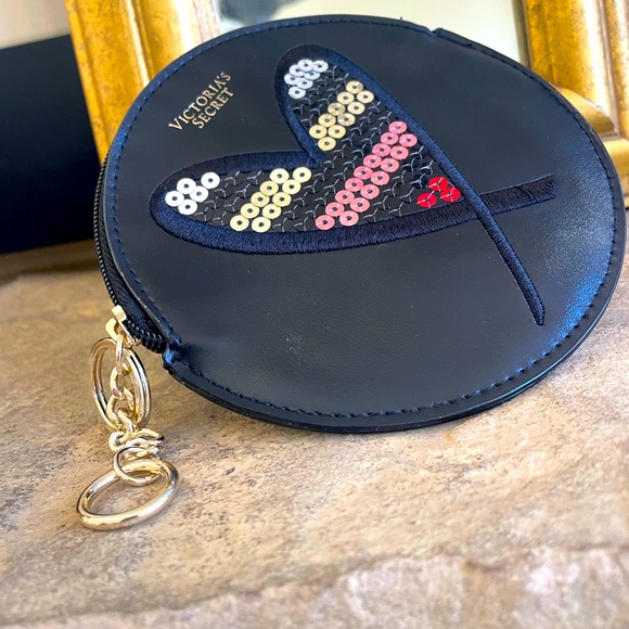 Victoria’s Secret Coins Purse/ sm make up bag. Sequins striped heart. Gold chain - Picture 1 of 7